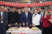 AY YILDIZLI PASTA İLE 102. YIL KUTLAMASI