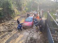 ÇAMURA SAPLANAN ARAÇ KURTARILDI