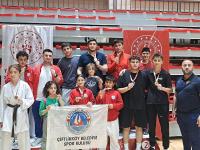 ÇİFTLİKKÖY KARATECİLERİ FIRTINA GİBİ ESTİ