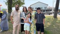 DEMET AKALIN'DAN MİNİK HAYRANINA JEST