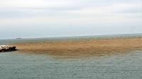 DERELERİN TAŞIDIĞI ÇAMUR DENİZİN RENGİNİ DEĞİŞTİRDİ