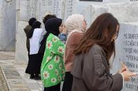 GENÇLERDEN DEPREM ŞEHİTLERİNE VEFA