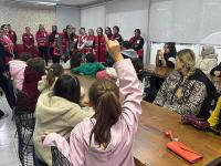 KIZILAY’DAN KIZ ÇOCUKLARINA ANLAMLI ZİYARET