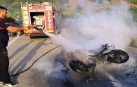 OTOMOBİL VE MOTOSİKLET KAFA KAFAYA ÇARPIŞTI