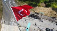 ŞANLI BAYRAĞIMIZ TÖRENLE GÖNDERE ÇEKİLDİ