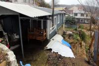 TOPRAK KAYMASI SONRASINDA EV YIKILMA TEHLİKESİ İLE BURUN BURUNA GELDİ