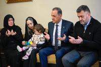 VALİ USTA'NIN İLK İŞİ ŞEHİT AİLELERİNİ ZİYARET OLDU