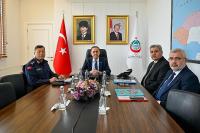 VALİ USTA OKUL GÜVENLİĞİ TOPLANTISINA KATILDI