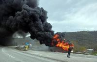 YOLCU OTOBÜSÜ ALEV TOPUNA DÖNDÜ