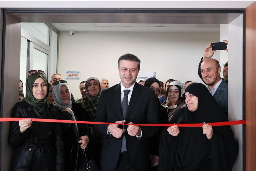 KÜTÜPHANE’NİN AÇILIŞINI AKMEŞE YAPTI