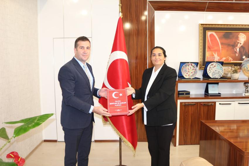 LAÇİN’DEN ÖKSÜZ VE BİNİCİ’YE YALOVA ŞEHİTLERİ ALBÜMÜ