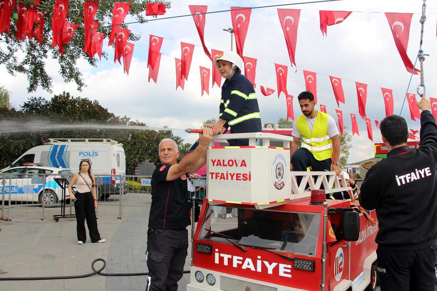 MİNİKLER İTFAİYECİ OLDU
