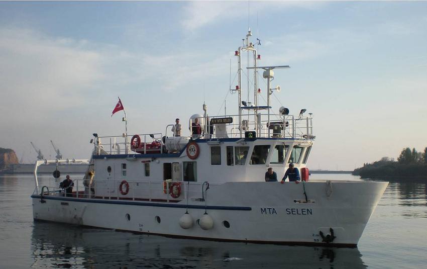 MTA SELEN GEMİSİ ARMUTLU AÇIKLARINDA DERİNLİKLERİ TARIYOR