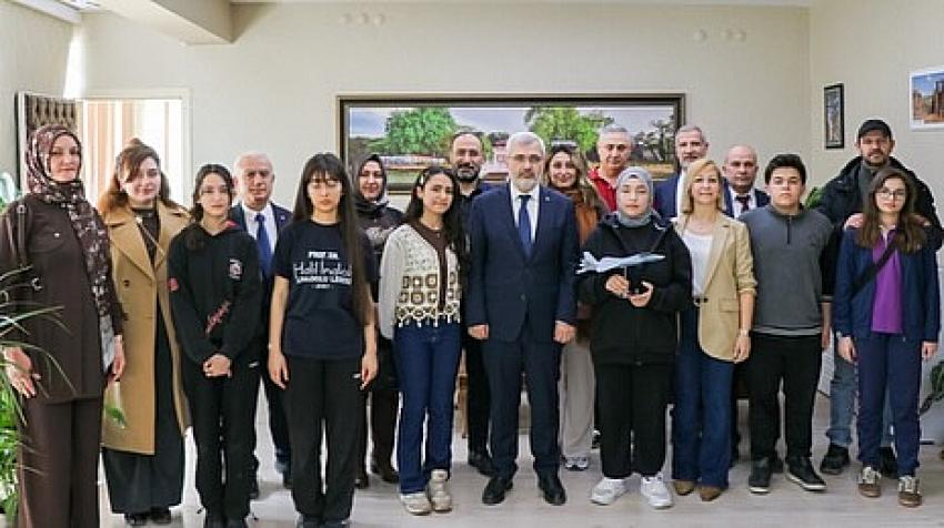 ÖDÜLLERİNİ YILMAZ'IN ELİNDEN ALDILAR