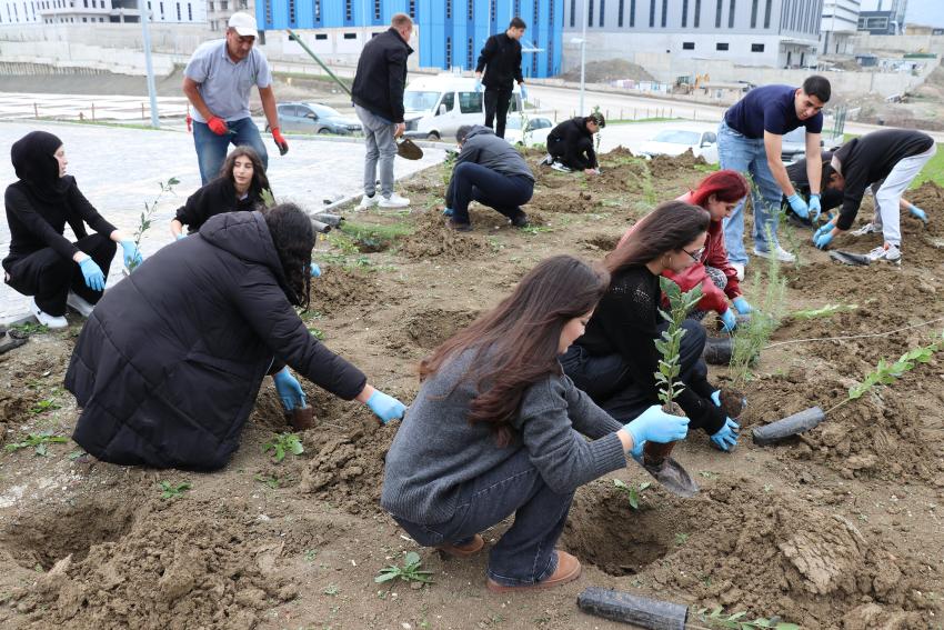 ÖĞRENCİLER OSB’DE FİDAN DİKTİ