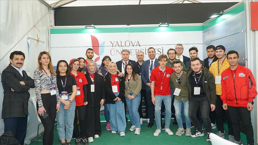 REKTÖR BAHÇEKAPILI ÖĞRENCİLERİ YALNIZ BIRAKMADI