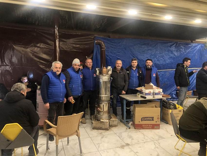 SANAYİ SİTESİ ESNAFLARI DEPREM BÖLGESİNDE HİZMETE DEVAM EDİYOR