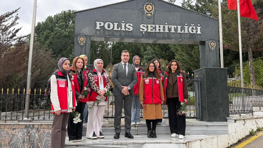 ŞEHİTLİKLERDE BAYRAM ÖNCESİ BAKIM SEFERBERLİĞİ