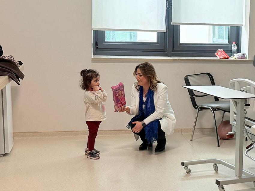 ŞİMŞEK TEDAVİ GÖREN ÇOCUKLARI SEVİNDİRDİ