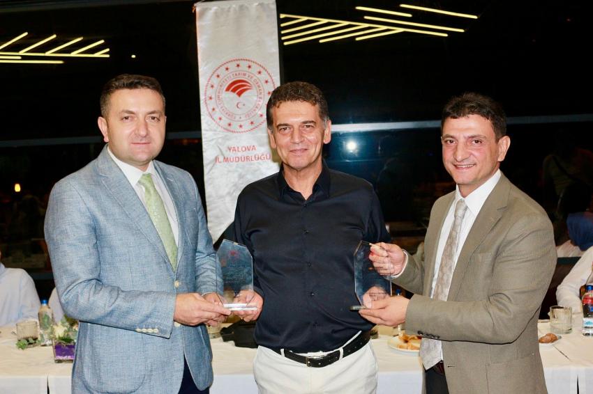 SELÇUK YAMAN’A KURUMA VEDA ETTİ