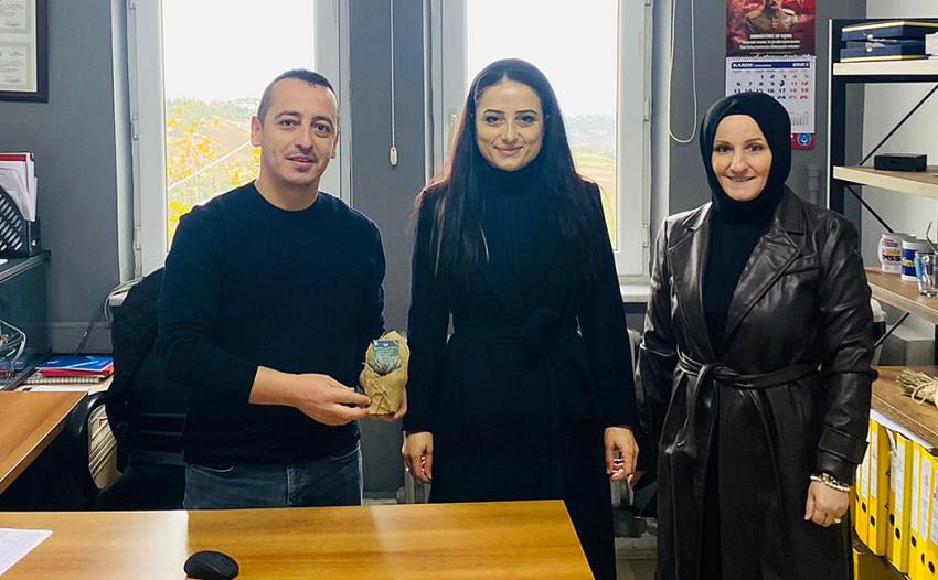 TERMAL BELEDİYESİ’NDEN ÖĞRETMENLERE ÇİÇEKLİ KUTLAMA