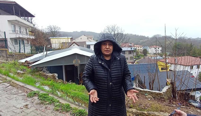 TOPRAK KAYMASI SONRASINDA EV YIKILMA TEHLİKESİ İLE BURUN BURUNA GELDİ