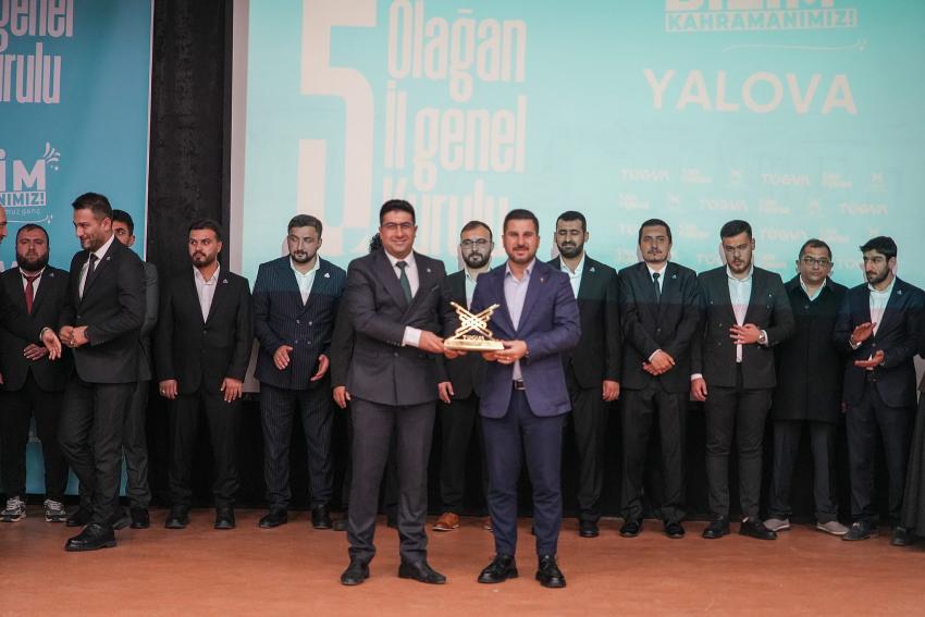 TÜGVA’DA BAYRAK DEĞİŞİMİ