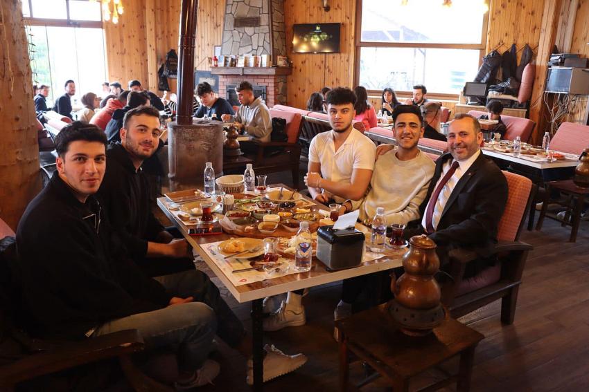 TUTUK İLK OYUNU KULLANACAK GENÇLERLE BULUŞTU