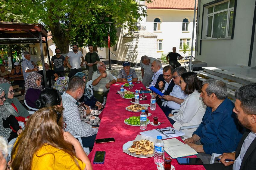 VALİ KAYA KÖYLERDE VATANDAŞLARIN TALEPLERİNİ DİNLEDİ