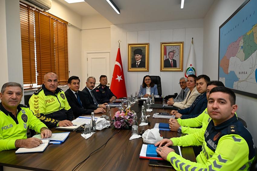 VALİ KAYA YENİ TRAFİK GÜVENLİĞİ GENELGESİ TOPLANTISINA KATILDI