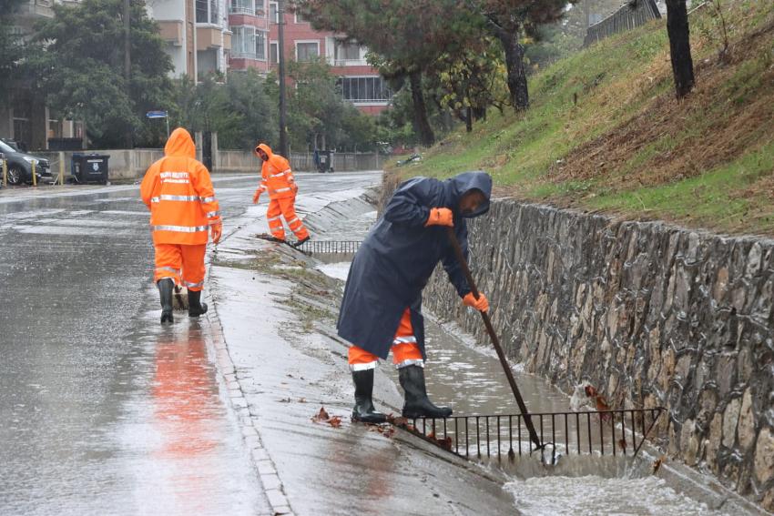 YALOVA BELEDİYESİ’NDEN SAĞANAK MESAİSİ