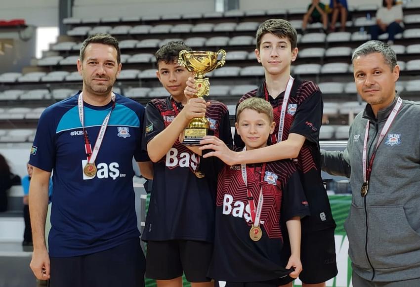 YALOVA BELEDİYESPOR MASA TENİSİ TAKIMI BAŞARIYA DOYMUYOR