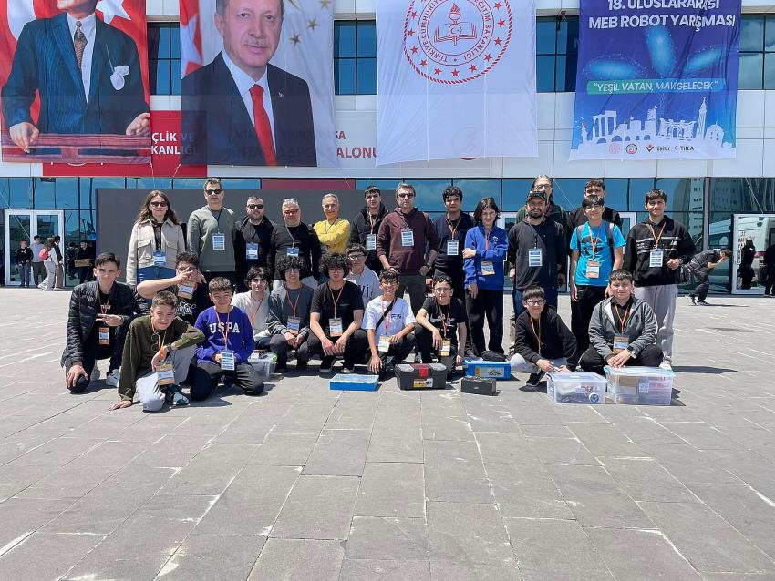 YALOVALI ÖĞRENCİLER ULUSLARARASI ROBOT YARIŞMASINA KATILDI
