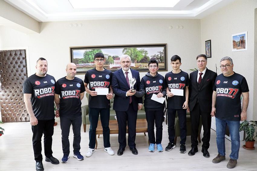 YUNANİSTAN’DAN DÜNYA 2’NCİLİĞİ İLE DÖNDÜLER