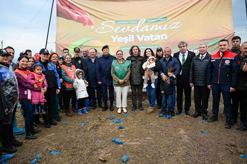 YÜZLERCE FİDAN TOPRAKLA BULUŞTU